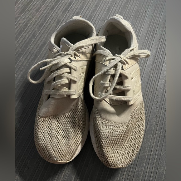 New Balance Woman's Beige Sneakers - Picture 1 of 4